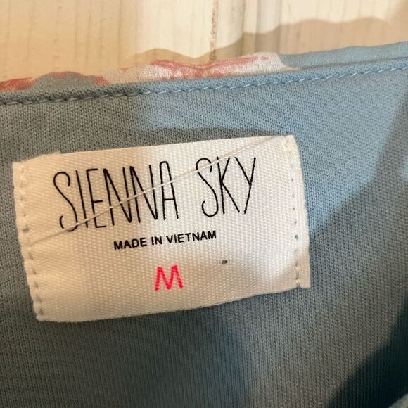 Sienna Sky, faux wrap dress, beautiful pattern, excellent condition, medium - Picture 3 of 3